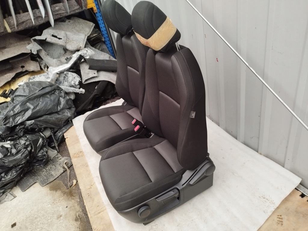 фото №2, Mazda cx-30 19- сиденья заднее сиденье