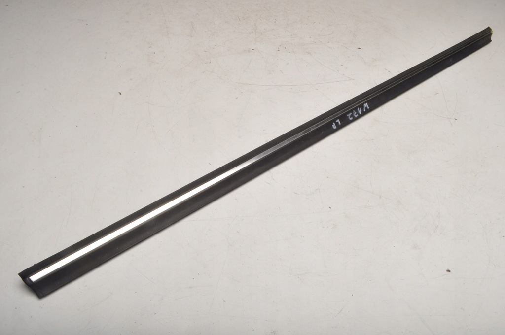 фото №1, Mercedes w172 r172 молдинг стекло подоконная передняя левая