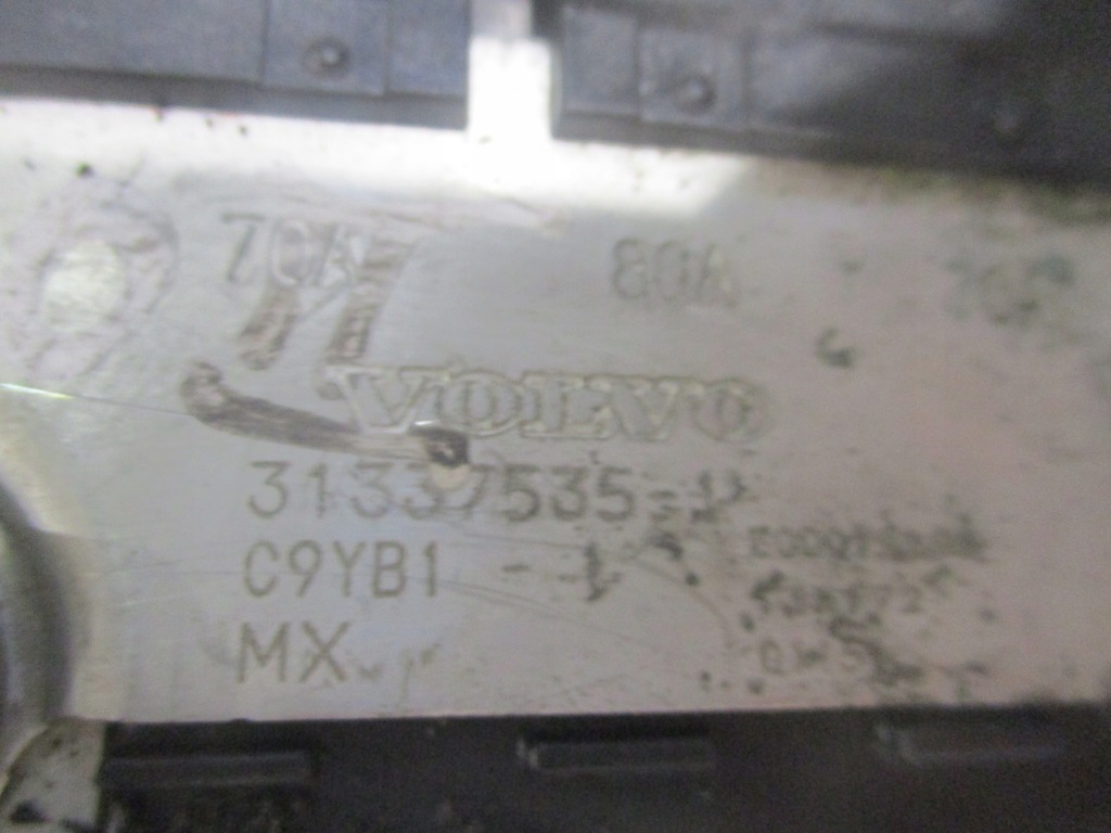 фото №8, Клема мінусова коробка запобіжників volvo v40 ii 1.6 d2 30644809 31337535