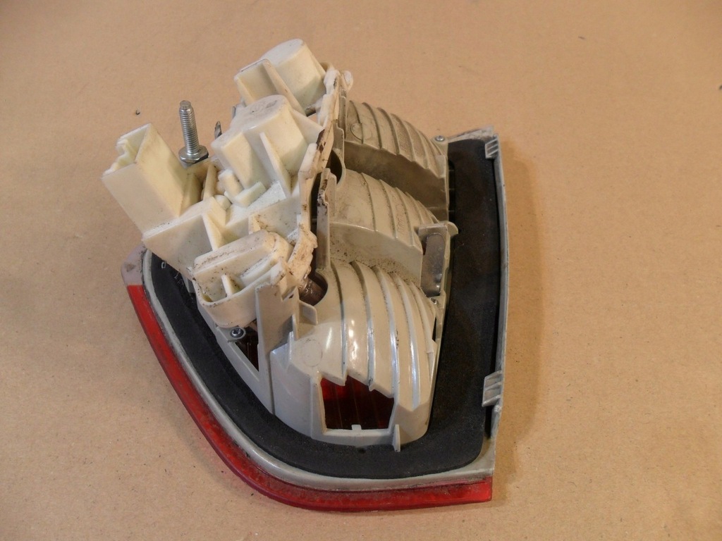 фото №14, Лампа w кришка bmw e90 sedan ліва bmw 6 937 459