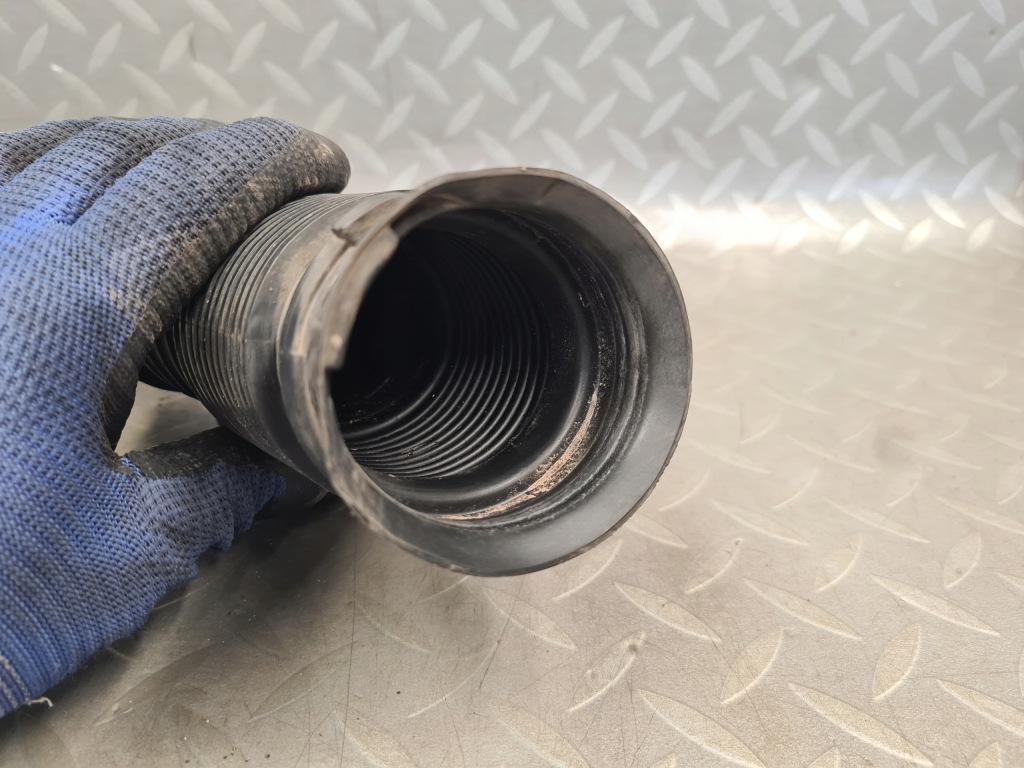 Шланг патрубок труба повітря vectra c 2.8 turbo 55355354 в Україні