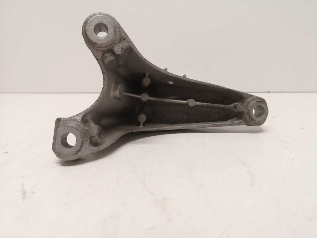 фото №11, Audi s4 rs4 b7 4.2 v8 кронштейн двигателя 8e0199308an