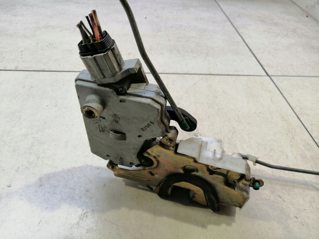 фото №11, Замок двері правий перед nissan primera p11 6 pin