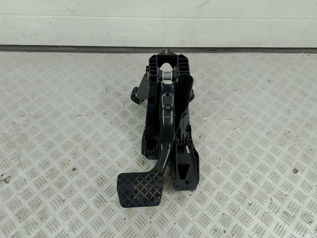 фото №1, Vw atlas cross lift 2021 педаль тормоза 5qn723058a