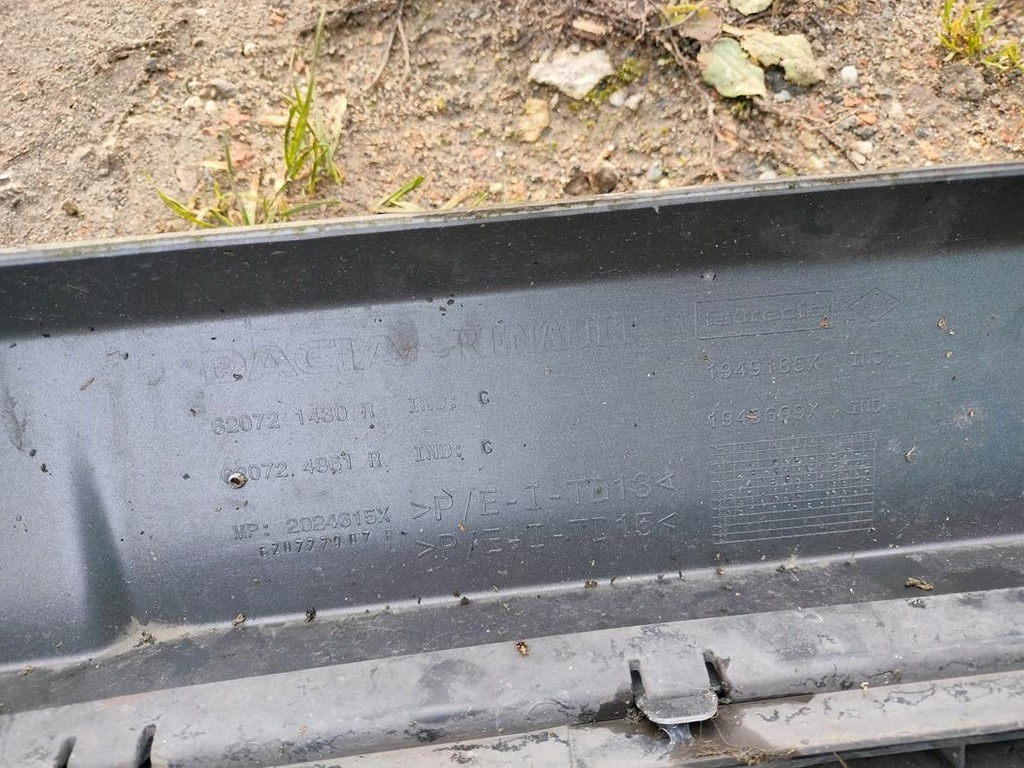 фото №8, Молдинг решітка середня бампера перед dacia duster ii