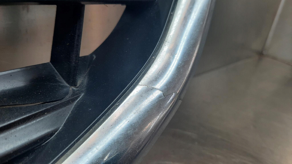 фото №6, Решётка радиатора решётка радиатора решётка радиатора оригинальный номер 31353120 volvo v40 ii 12-19r повреждённый