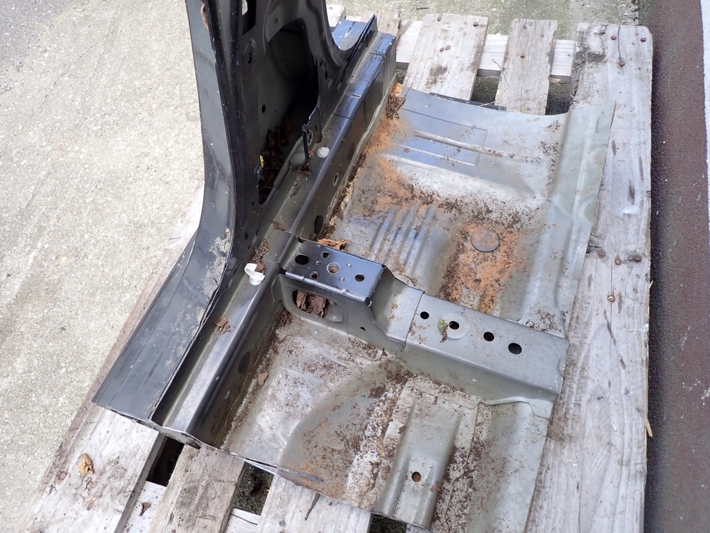 фото №6, Поріг блок двигуна правий nissan note e12 13- чорний