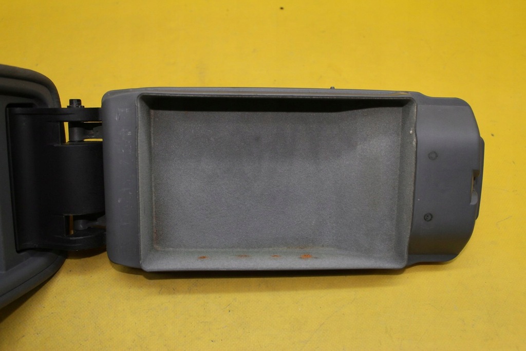 фото №8, Подлокотник бардачок mazda 6 vi