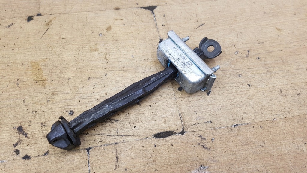 фото №1, Ограничитель передних правых дверь opel zafira tourer c p12 39045010