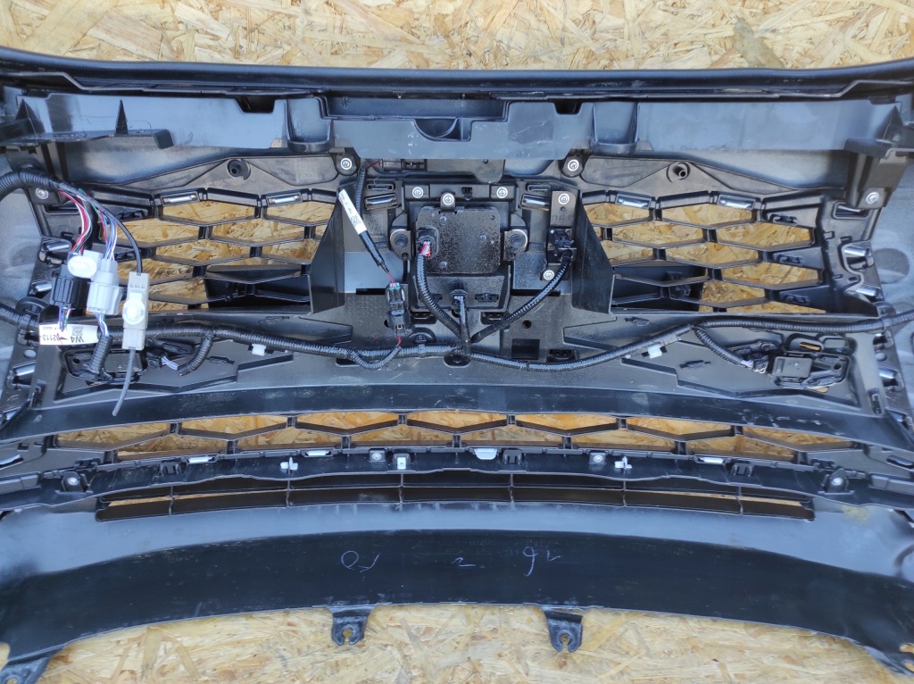 Бампер передний lexus lbx 6pdc 2ym Оригинал