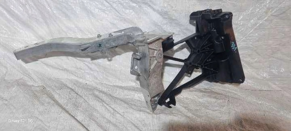 фото №1, Mercedes-benz glc x253 панель фари поперечина лівий