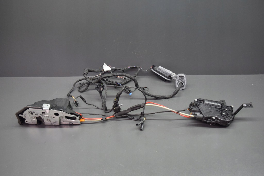 фото №1, Замок правый перед доводчик soft close bmw 6 f06