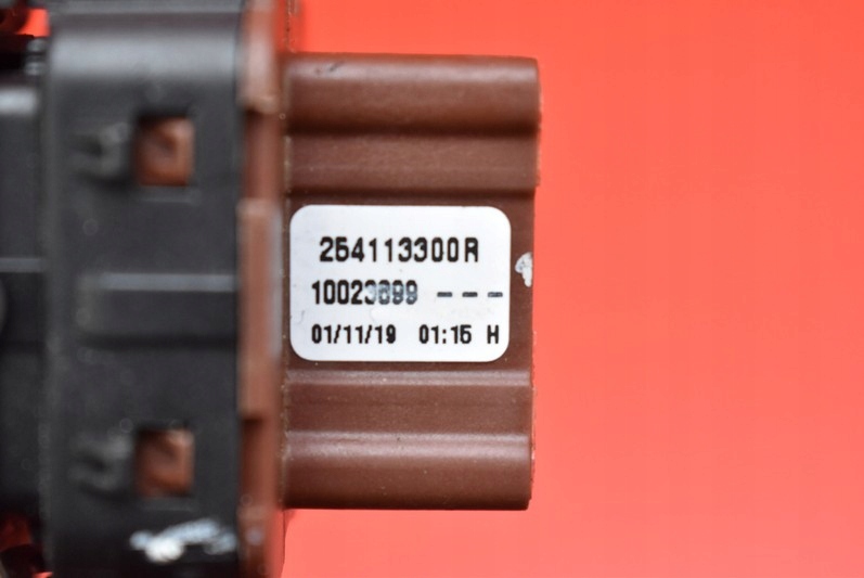 фото №7, Выключатель подъёма окон задних водителя 254113300r dacia duster ii 17-21