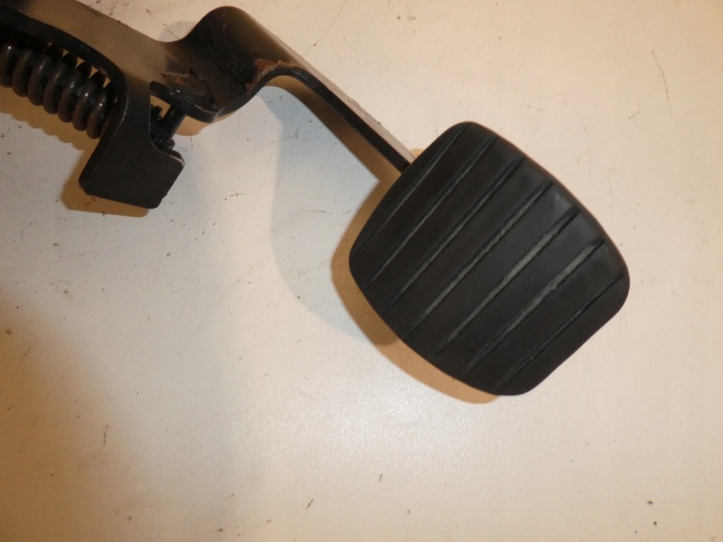 Педаль renault traffic 93868409 Цена