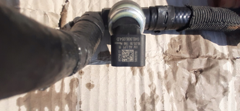 фото №7, Клапан давления топлива 04b906054d vw golf vii tdi