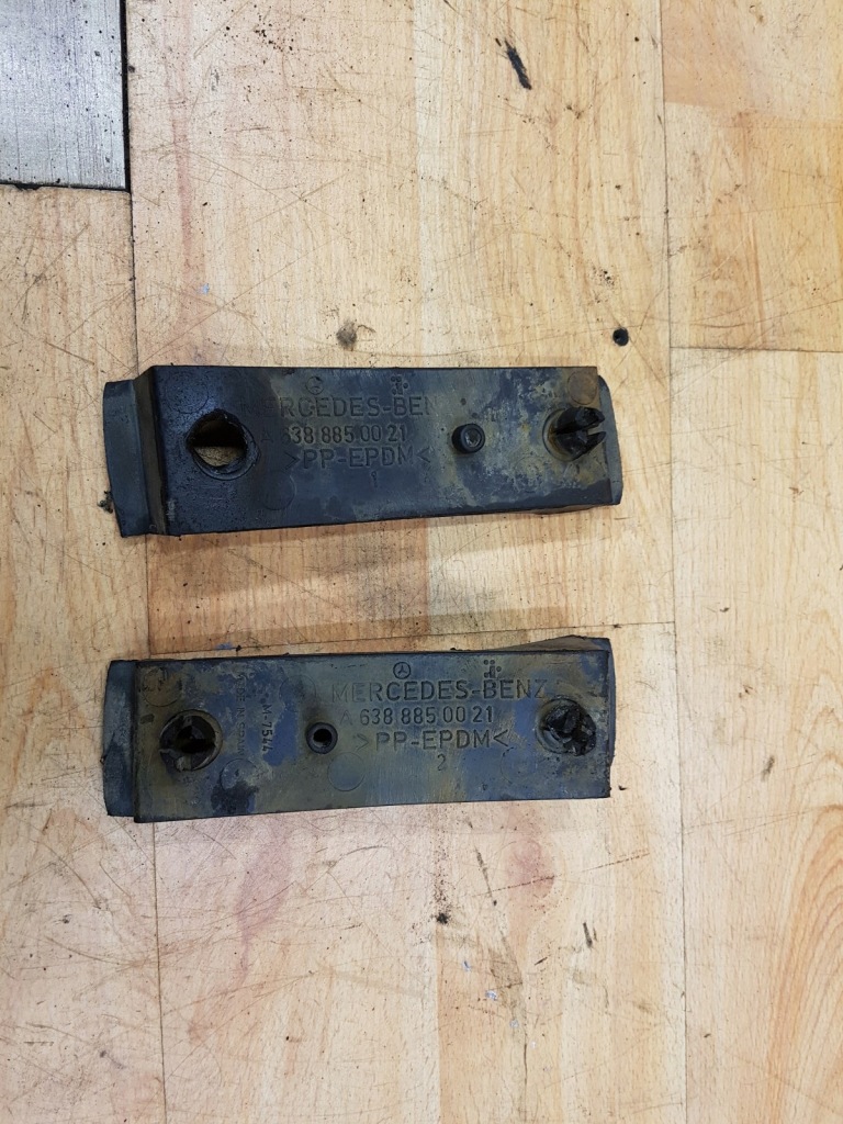 фото №1, Направляющая бампера перед 2szt комплект mercedes w638 vito