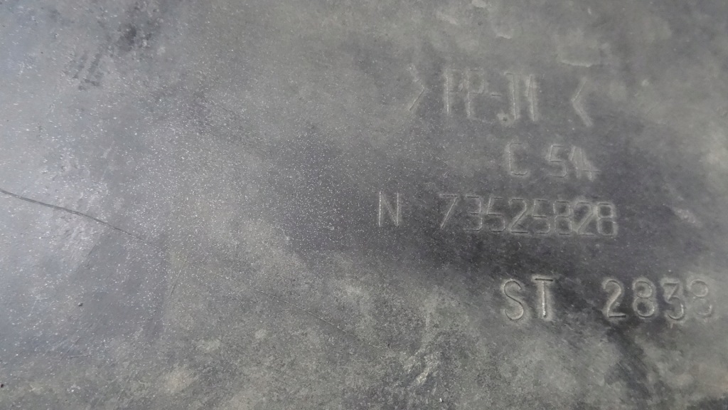 Alfa romeo 147 бампер перед 73525828 650/a Київ