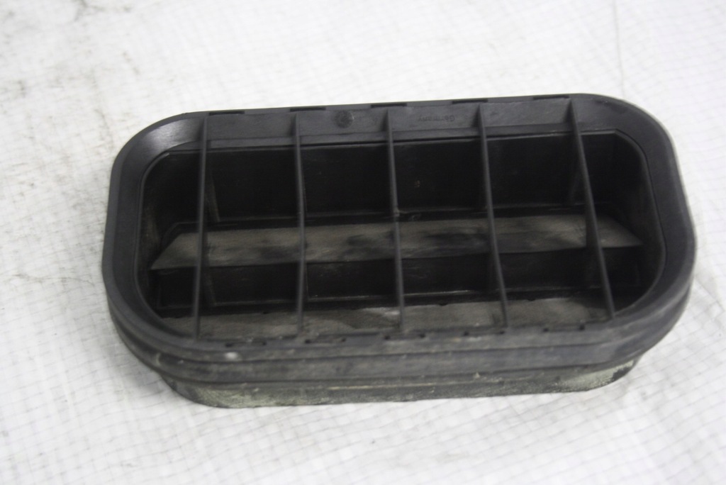 фото №12, Решётка вытяжка воздуха 4a0819181 audi q7 4l 2007