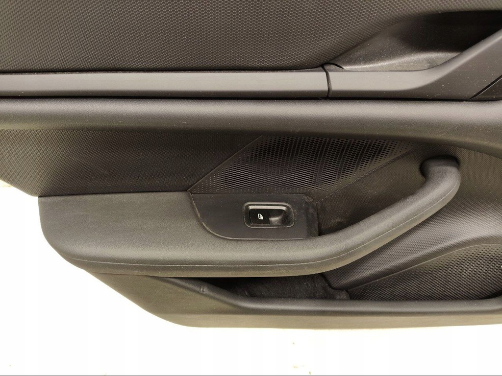 фото №10, Porsche taycan 9j1 2023 обшивки / обшивка дверь задних 9j1864603