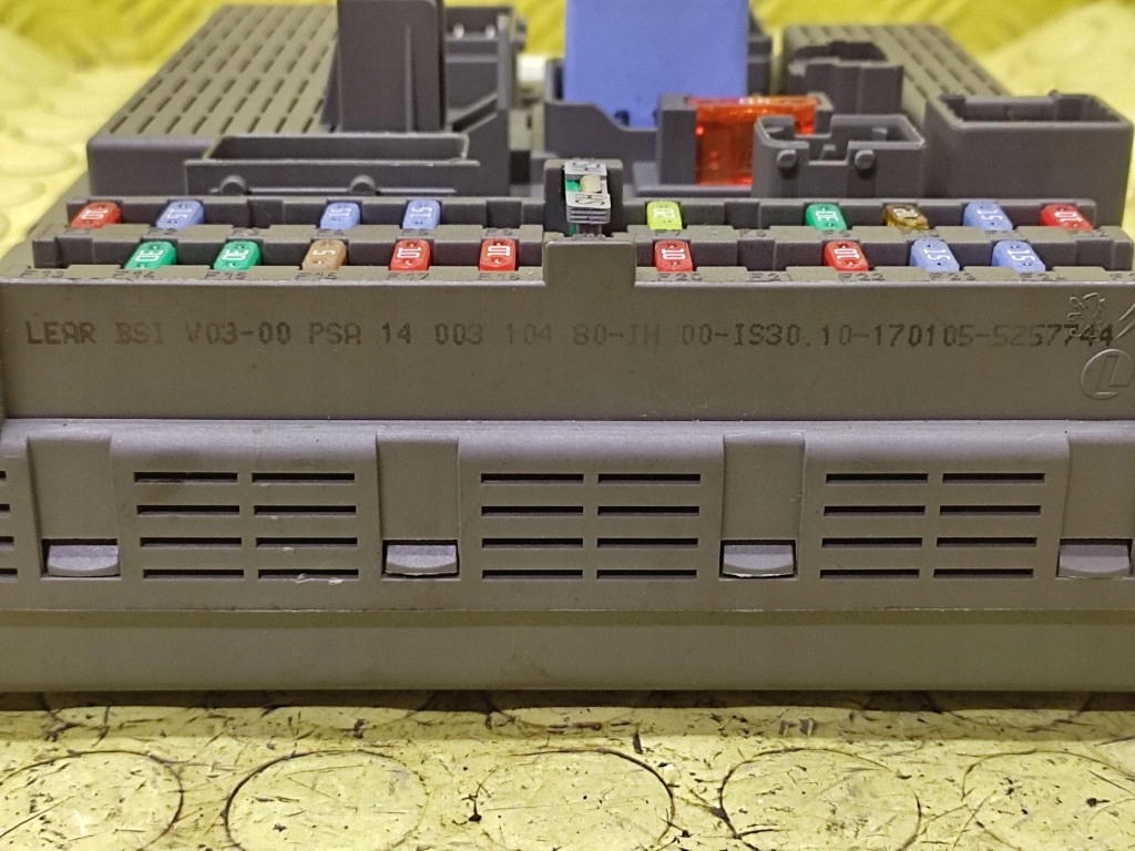 фото №9, Citroen c8 модуль коробка bsi 1400310480