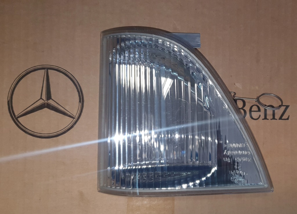 фото №1, Відбивач перед mercedes vario правий 6708260140