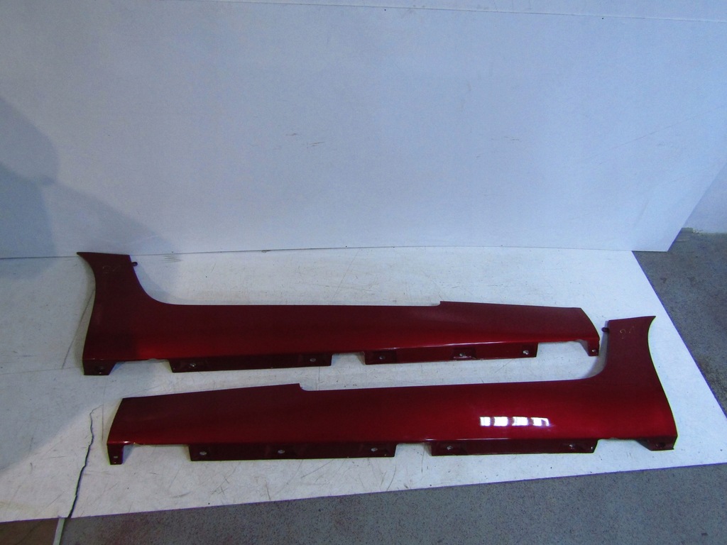 фото №1, Молдинг порог a1906980454 amg gt hyazinth rot