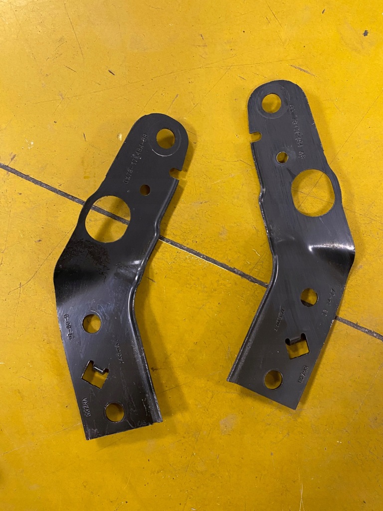 фото №1, Кронштейн розпірка кронштейн перед jaguar xf x260