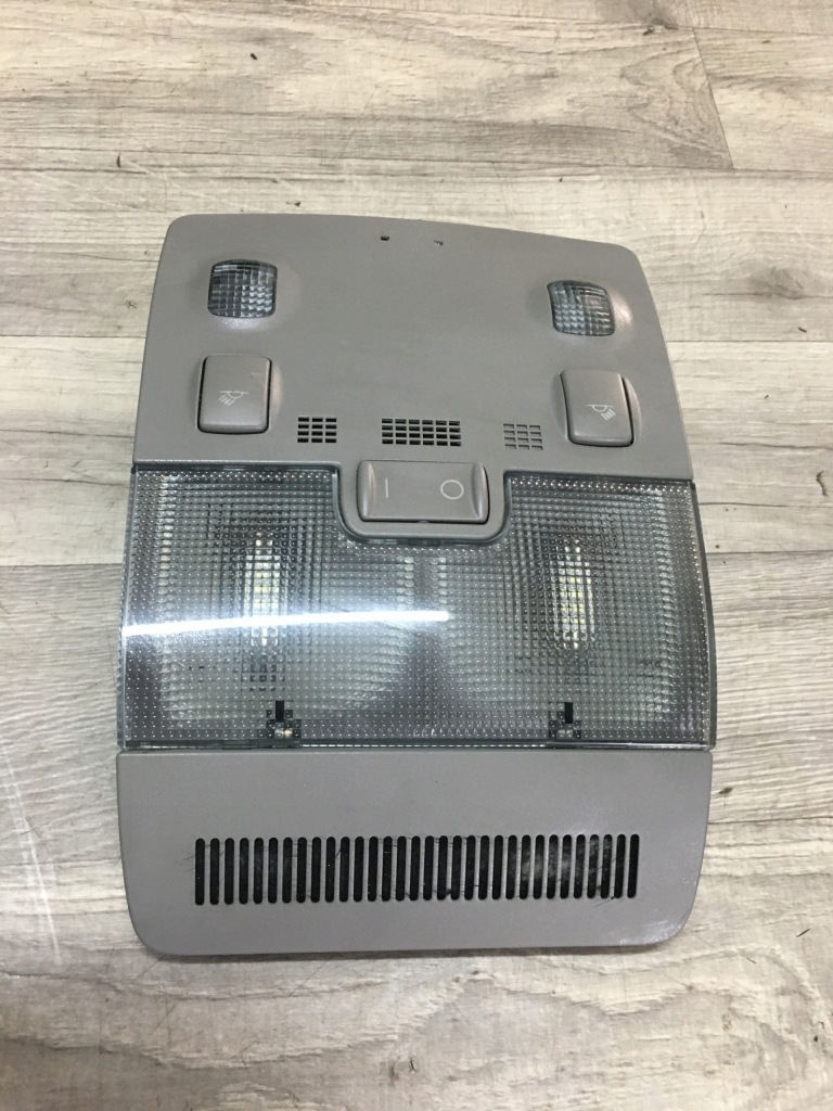 фото №1, Audi a4 b6 освещение кабины лампа потолочный