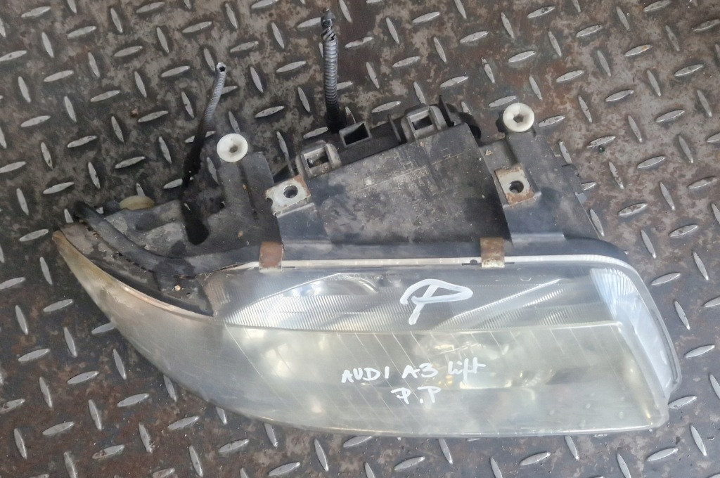 фото №2, Лампа правый перед audi a3 8l lift