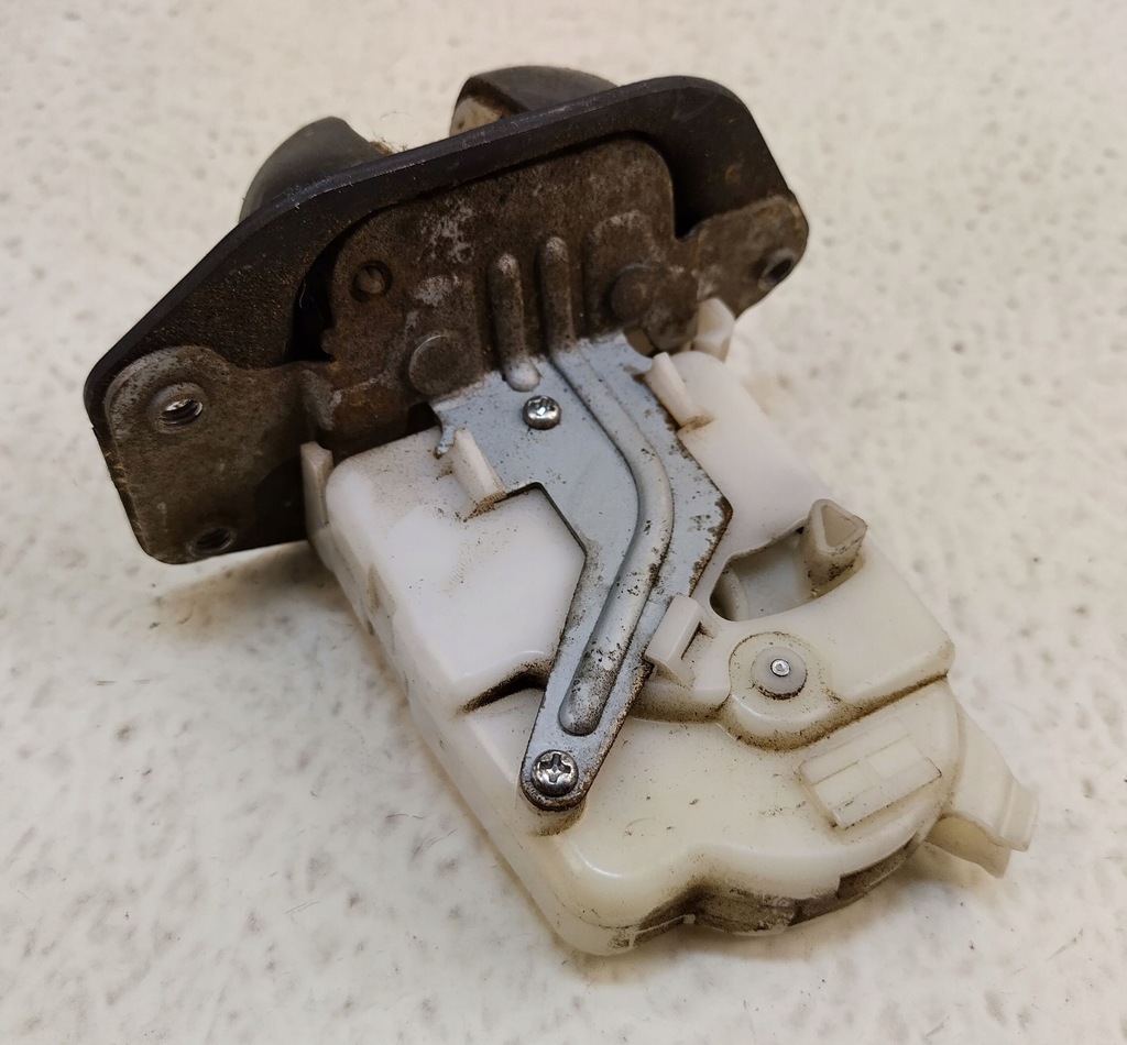 фото №4, Nissan pathfinder r51 lift замок кришки задній багажника