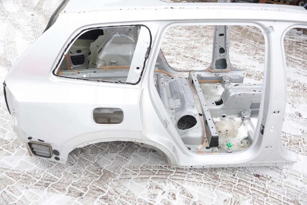 фото №1, Volvo xc90 ii чверть крила права задня 711-16