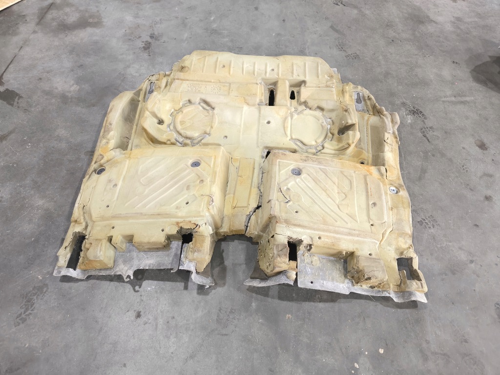 фото №11, Коврик обшивка audi q7 4l задняя 4l0863367a оригинал !!!