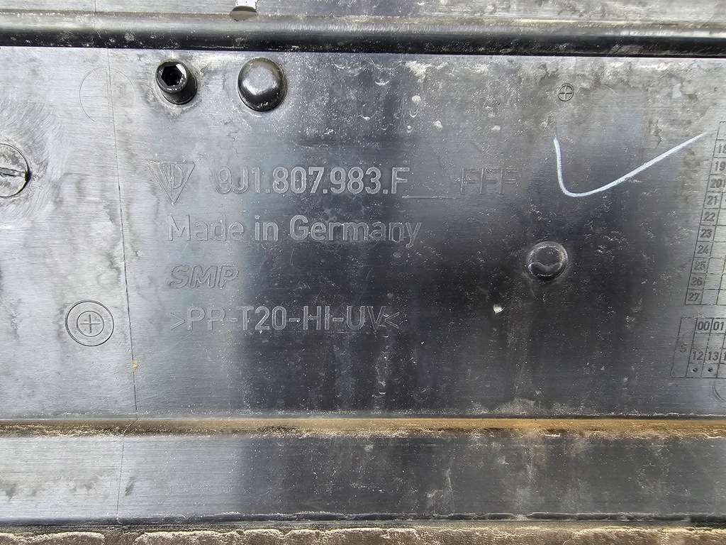 фото №6, Porsche taycan 9j бампер задний 9j1807983f