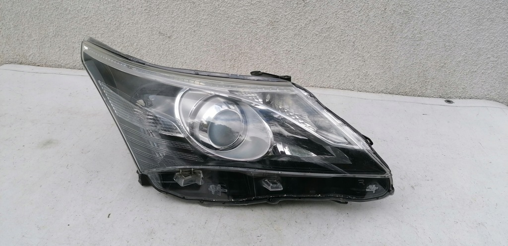 фото №1, Toyota avensis iii t27 lift led лампа правая перед 11r.-