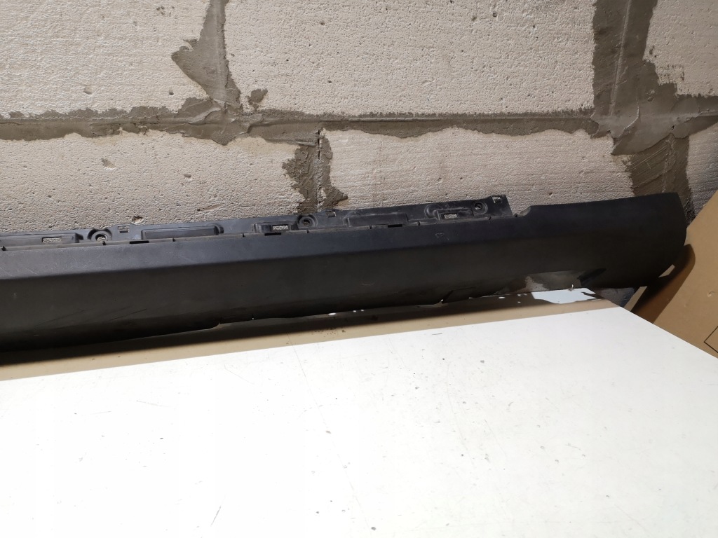 Tesla model s рестайлінг  молдинг поріг права Оригінал