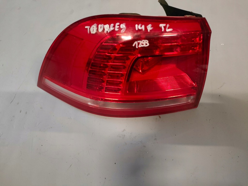 фото №1, Vw touareg лампа w кришка права 7p6945308