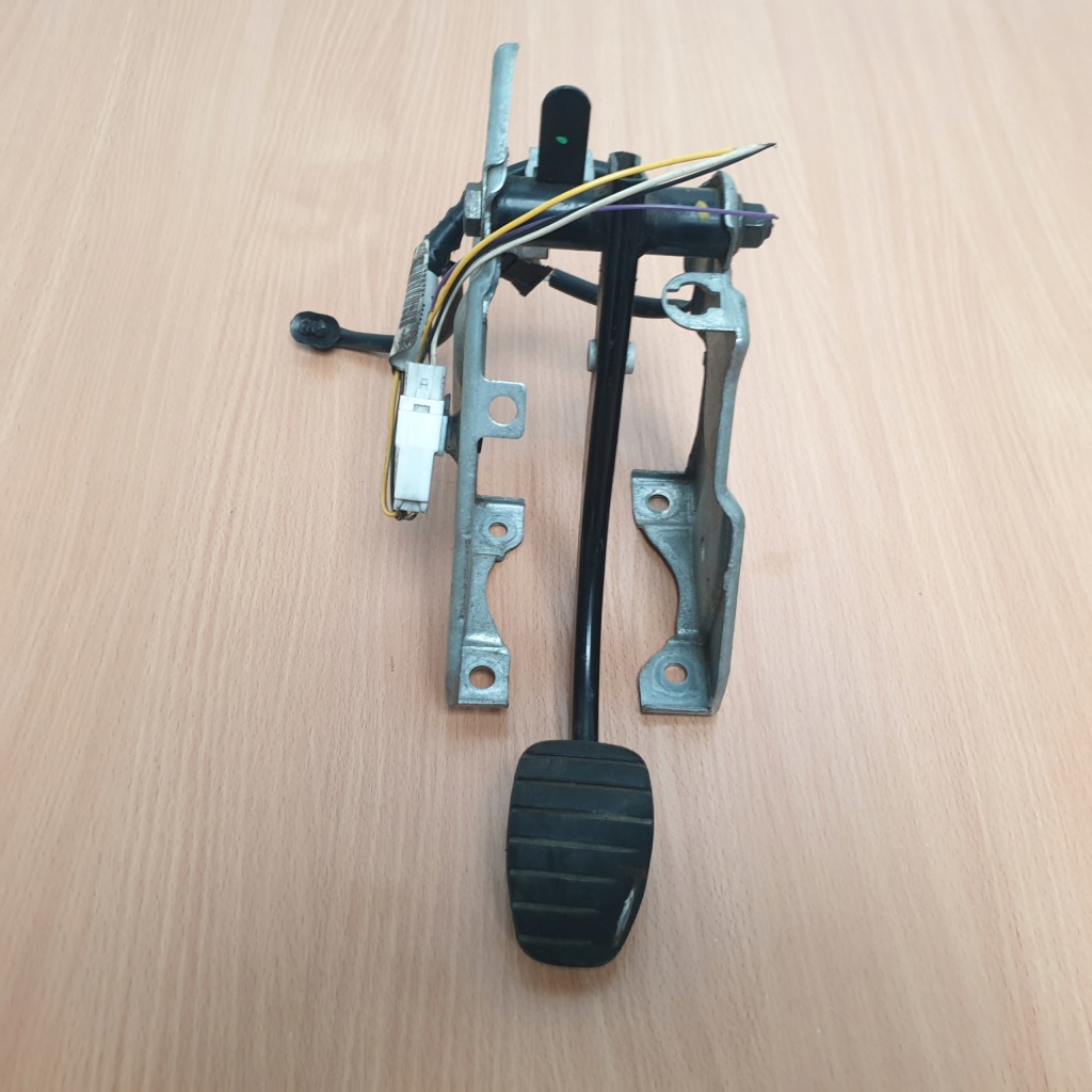 фото №1, Педаль тормоза trafic vivaro 06-13r