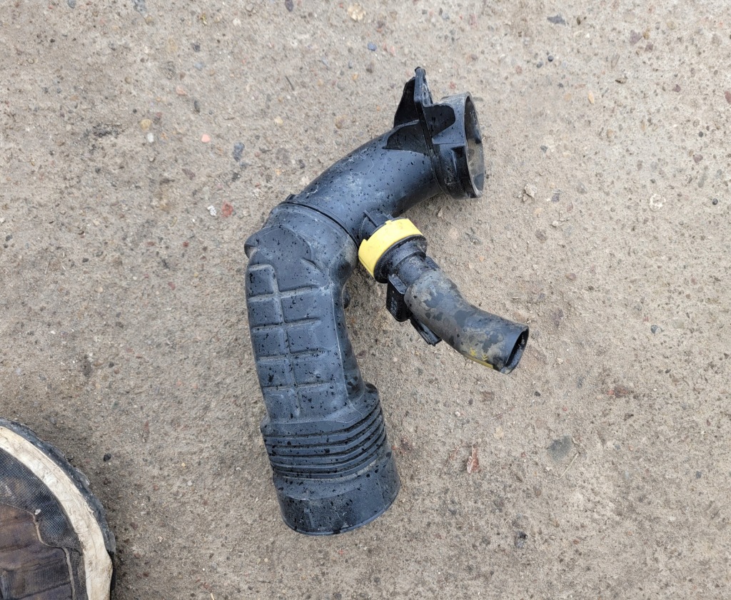 фото №1, Впуск фильтра воздуха psa 1160116s01 psa 1.5 blu c3 aircross