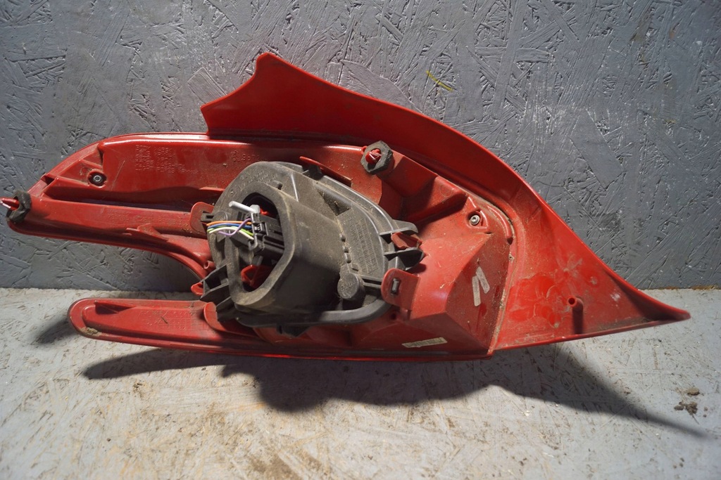 фото №15, Peugeot 208 лампа правый задняя s2060