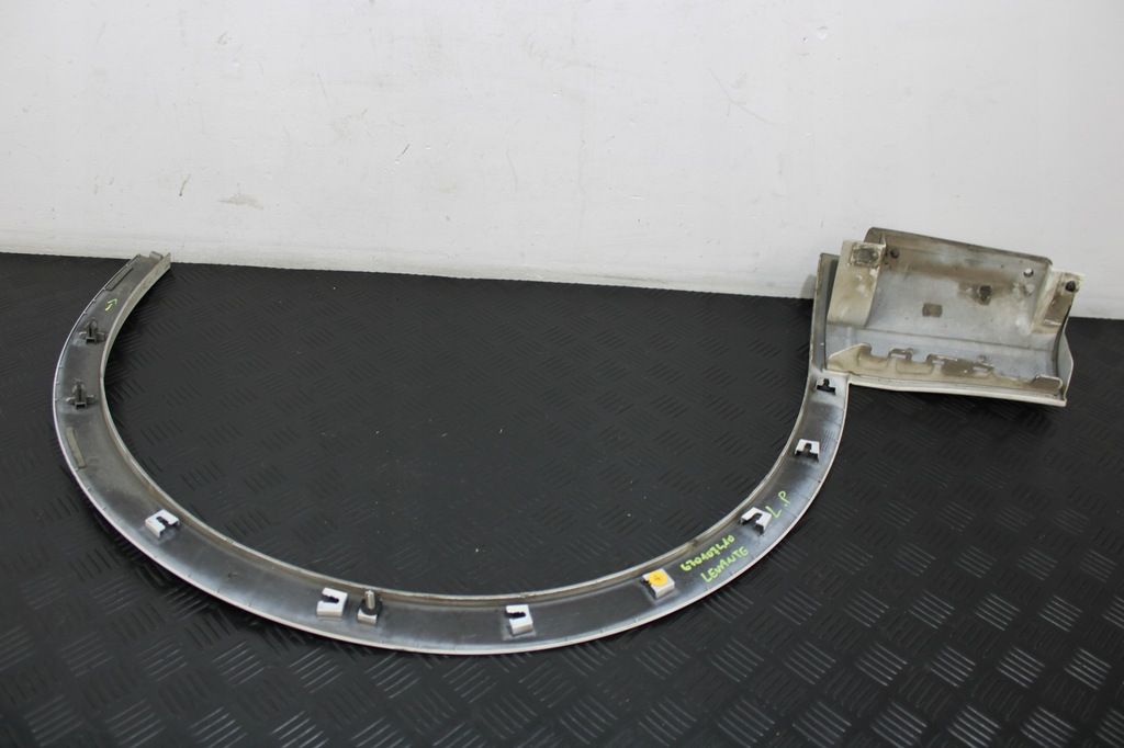 фото №9, Молдинг накладка крыла левый перед 670107410 maserati levante m161