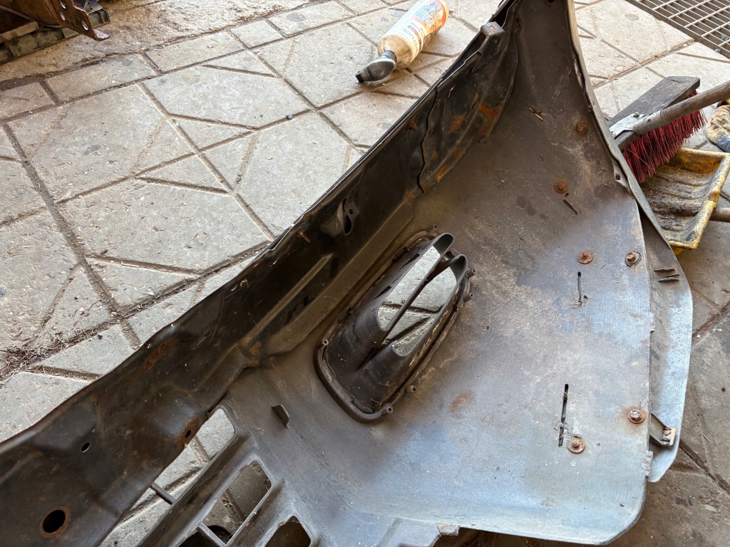 Бампер передній перед mitsubishi pajero 3 3 00-03r комплектний Оригінал