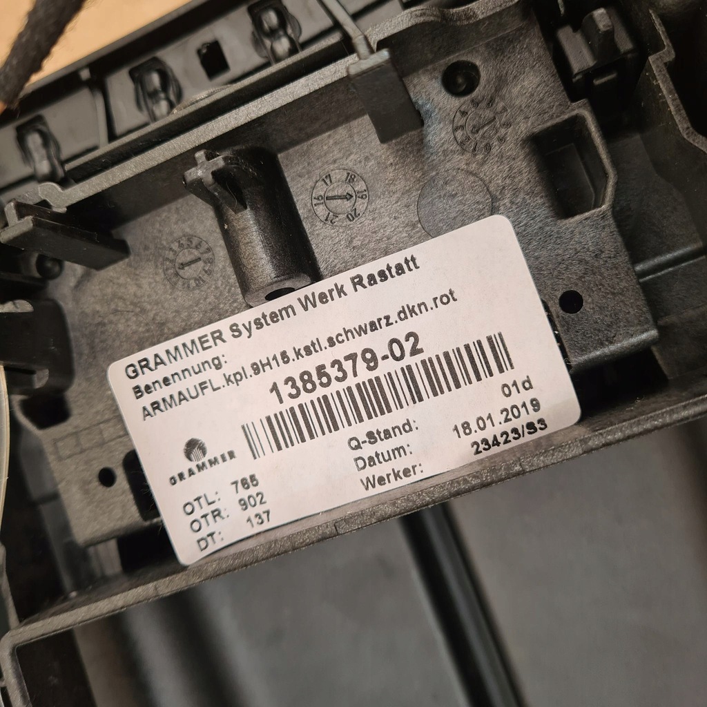 фото №6, Mercedes a-klasa w177 подлокотник туннель средний