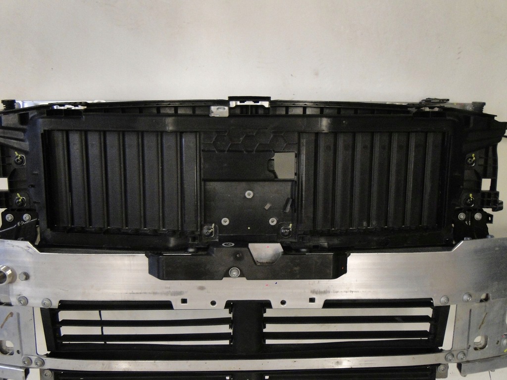 фото №9, Mercedes c klasa w206 s206 206 кронштейн средний балка w бампер pas перед