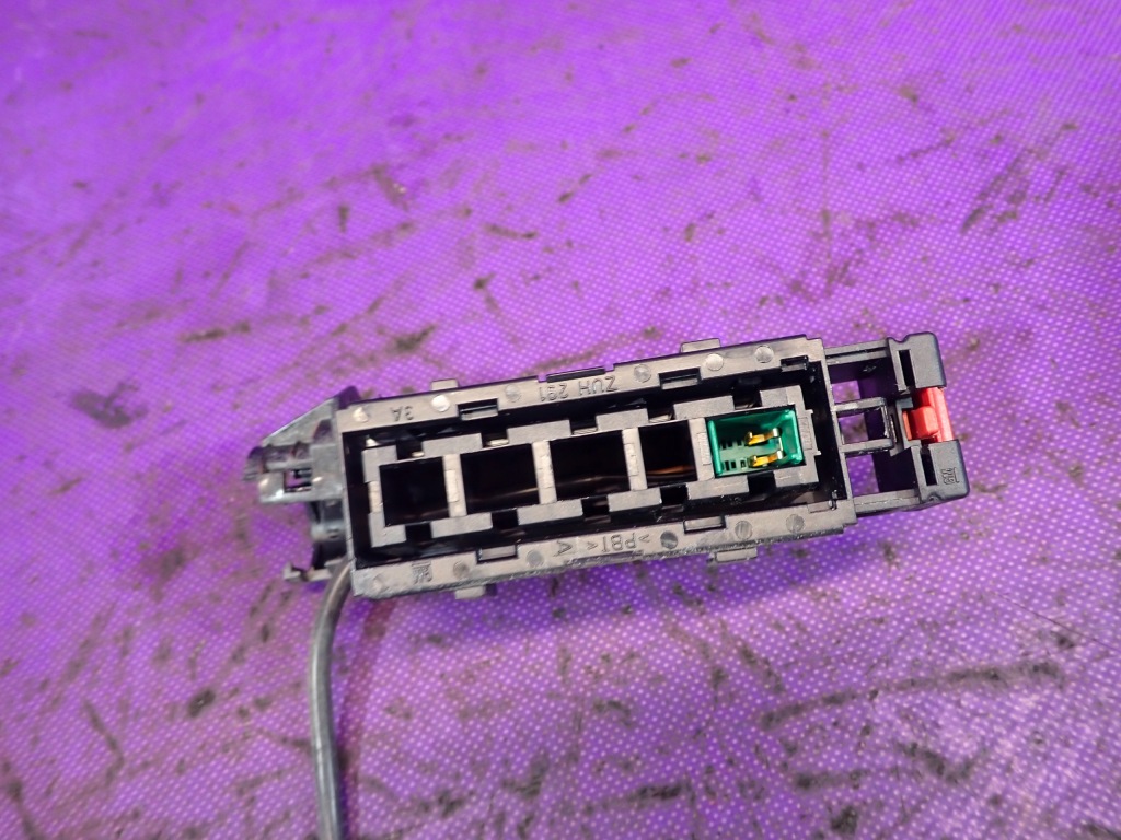 Opel corsa d 06-11 натягувач поперечина правий перед 13225285 в Україні