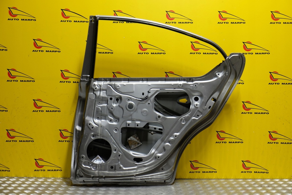 Купить Lexus is is200t is300h 2021 дверь задняя правое  америка