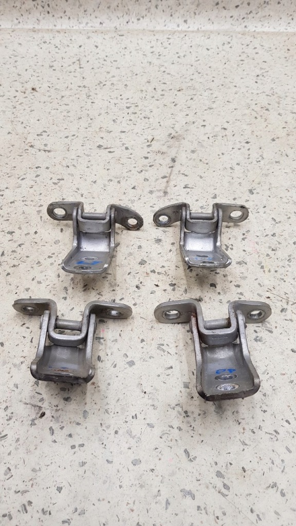 Петлі двері перед задній комплект  toyota corolla ix e12 Доставка