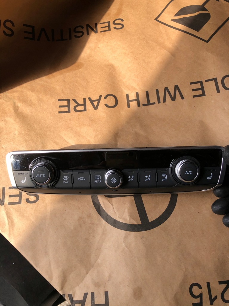 фото №1, Панель кондиционера audi a3 s3 rs3 8v0820043q lift