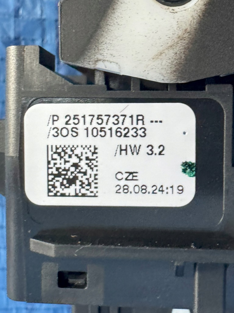 фото №5, Переключатель тормоза ручного renault megane v e-tech 251757371r