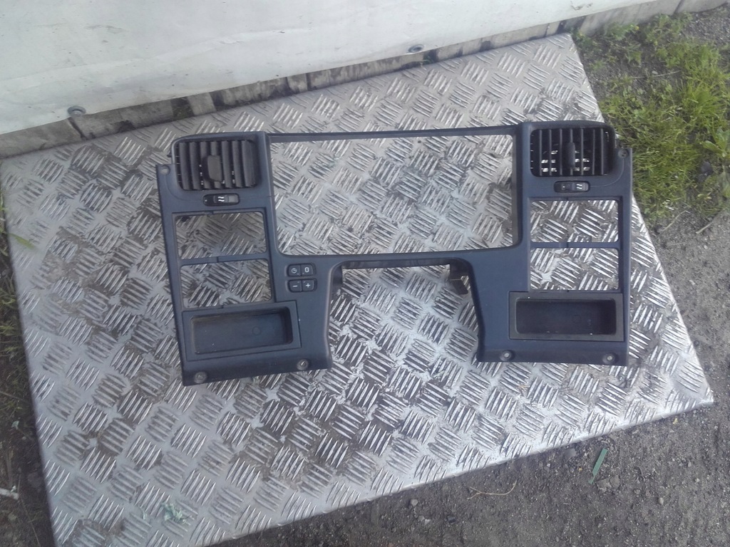 фото №4, Панель рамка консоли корпус спидометра scania r