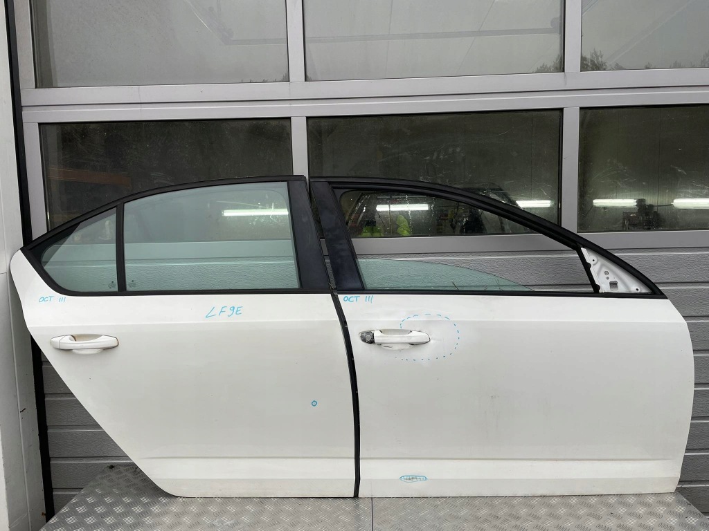 фото №1, Skoda octavia iii дверь правое перед задняя sedan lf9e